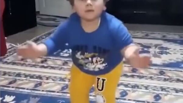 طفل تركي يرقص - سبوتنيك عربي