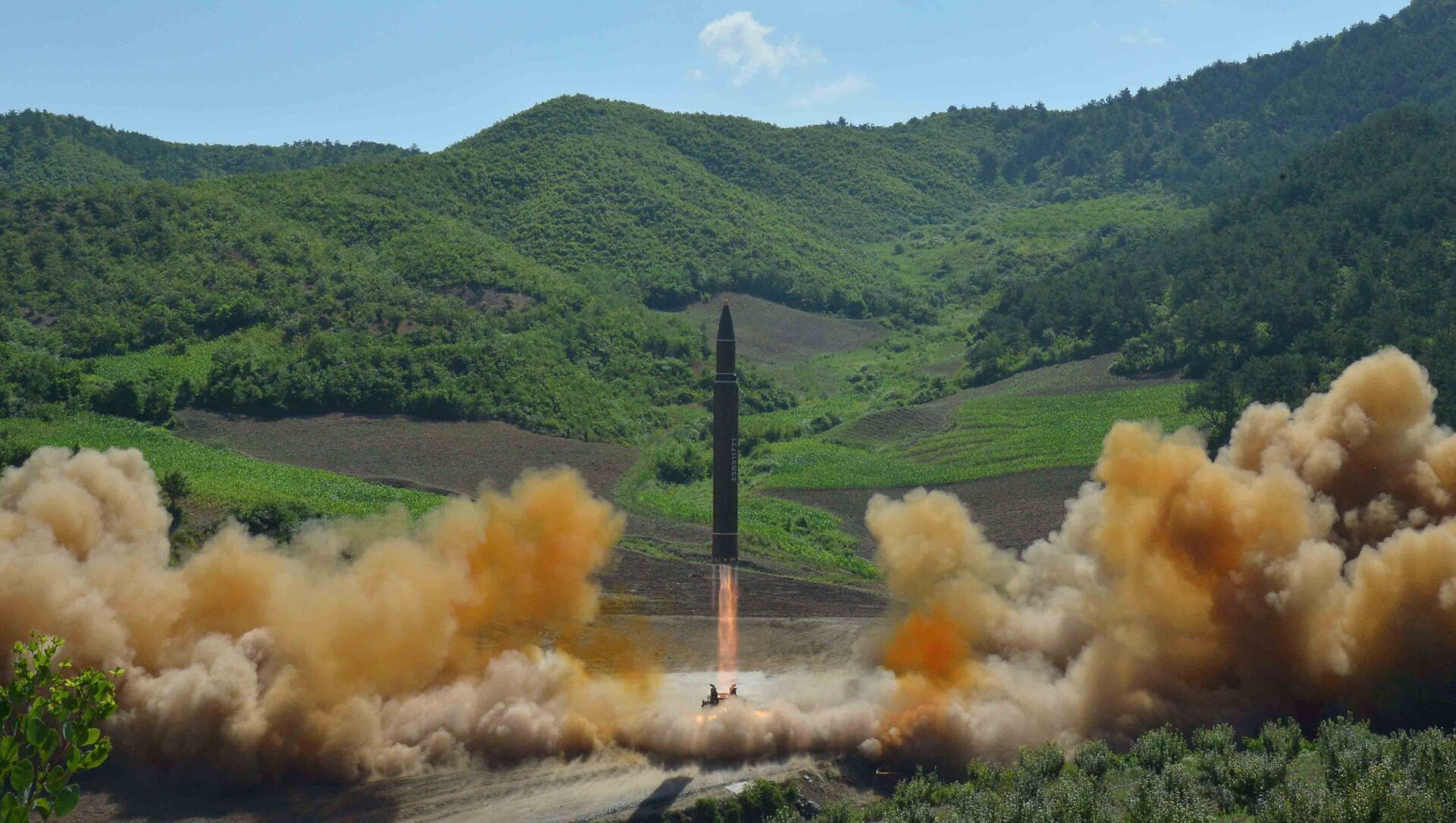 إطلاق صاروخ باليستي جديد في كوريا الشمالية  يوليو/ تموز 2017 - سبوتنيك عربي, 1920, 19.10.2021