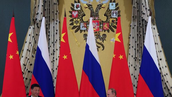 لقاء الرئيس الروسي فلاديمير بوتين ونظيره الصيني شي جين بينغ في موسكو في 4 يوليو/تيموز 2017 - سبوتنيك عربي
