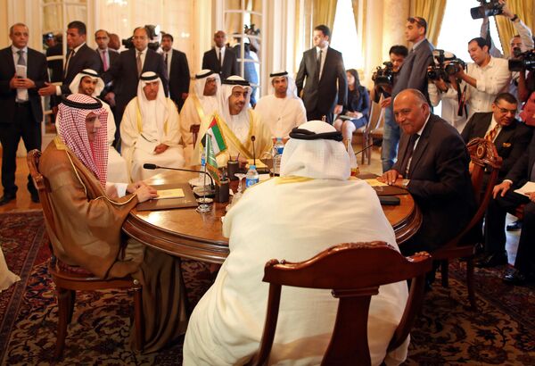 الأزمة القطرية - (من اليسار إلى اليمين) وزير الخارجية السعودي عادل بن الجبير، وزير الخارجية الإمارتي عبدالله بن زايد آل نهيان، وزير الخارجية المصري سامح شكري، وزير الخارجية البحريني خالد بن أحمد الخليفة في القاهرة، مصر 5 يوليو/ تموز 2017 الأزمة القطرية - (من اليسار إلى اليمين) وزير الخارجية السعودي عادل بن الجبير، وزير الخارجية الإمارتي عبدالله بن زايد آل نهيان، وزير الخارجية المصري سامح شكري، وزير الخارجية البحريني خالد بن أحمد الخليفة في القاهرة، مصر 5 يوليو/ تموز 2017 - سبوتنيك عربي