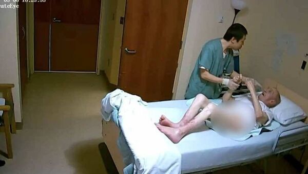 اعتداء وحشي من ممرض كندي على مسن عربي في دار العجزة - سبوتنيك عربي