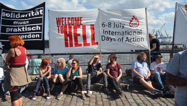 تظاهرات ضد قمة مجموعة العشرين في هامبورغ، ألمانيا  يوليو/ تموز  2017 - سبوتنيك عربي