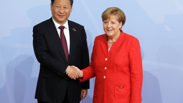 قمة مجموعة العشرين في هامبورغ، ألمانيا - المستشارة الألمانية أنجيلا ميركل تلتقي بالرئيس الصيني شي جين بينغ، 7 يوليو/ تموز 2017 - سبوتنيك عربي