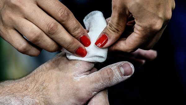 جائزة ستينين للتصوير المحترف في فئة الرياضة - صورة للمصور أليكسي فيليبوف بعنوان على أطراف الأصابع (صورة للرياضي الروماني أندري مونتيان خلال الألعاب الأولمبية في ريو دي جانيرو) - سبوتنيك عربي