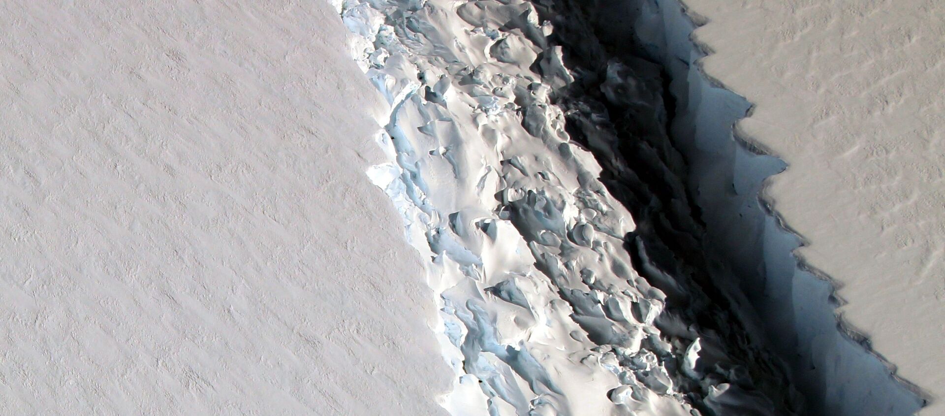 صورة لانشقاق جبل جليدي لارسن س (Larsen C) قبالة سواحل القارة القطبية الجنوبية، 10 نوفمبر/ تشرين الثاني 2016 - سبوتنيك عربي, 1920, 27.02.2021