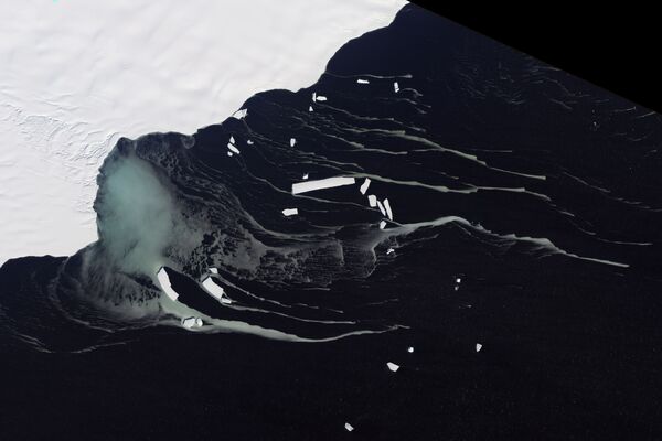 خليج ماكينزي (Mackenzie Bay) في القطب الجنوبي، فبراير/ شباط 2012 - سبوتنيك عربي