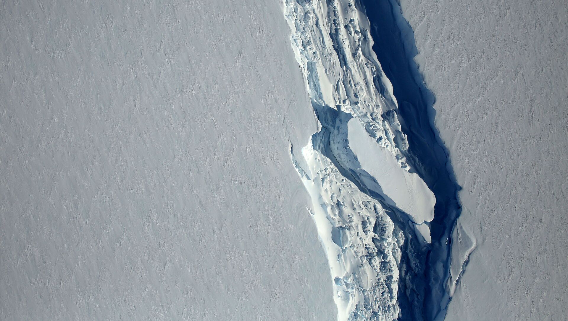 مشاهد القطب الشمالي - صورة لشق جليدي لارسين  س (Larsen C) في شبه جزيرة أنتاركتياك (القطب الجنوبي)، 10 نوفمبر/ تشرين الثاني 2016 - سبوتنيك عربي, 1920, 16.07.2021