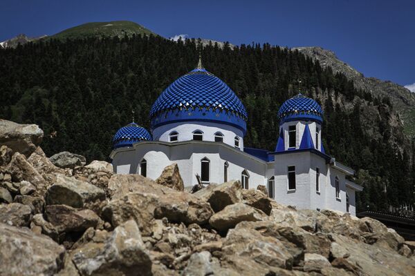 مسجد في قرية دومباي في قراتشاي - تشيركيسيا شمال القوقاز، روسيا الاتحادية - سبوتنيك عربي