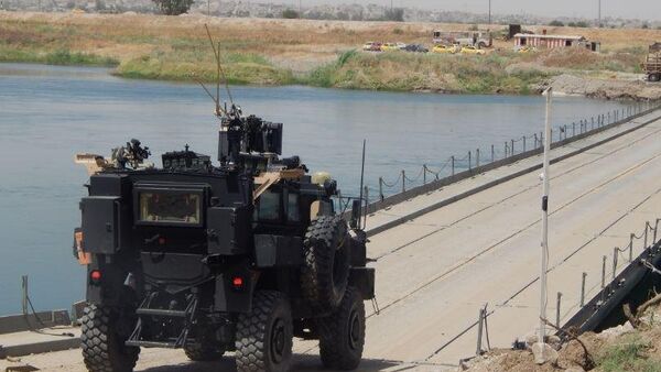 عبور النازحين العراقيين من أيمن الموصل إلى أيسره، العراق - سبوتنيك عربي