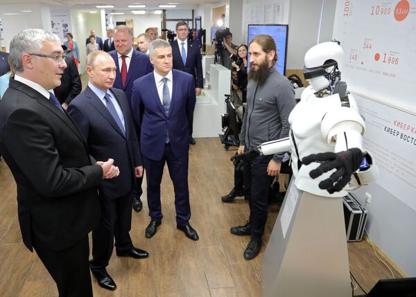 الرئيس الروسي فلاديمير بوتين يزور معرضا لمشاريع وكالة المبادرات الاستراتيجية - سبوتنيك عربي