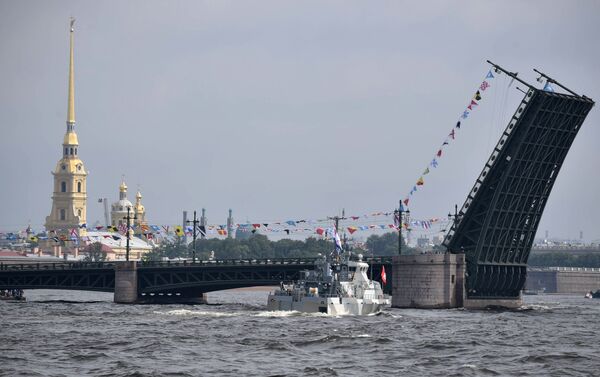 الاحتفال بيوم البحرية الروسية في مدينة سان بطرسبورغ، روسيا - سبوتنيك عربي