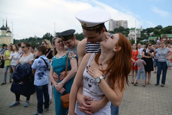 المشاركون في الاحتفالات بيوم البحرية الروسية في سيفاستوبل، القرم - سبوتنيك عربي