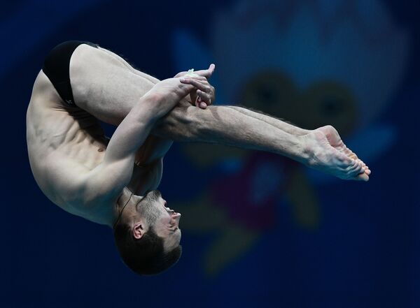الروسي ألكسندر بوندار في نهائي بطولة العالم للسباحة، في فئة القفز من ارتفاع 10 أمتار للرجال، بودابست - سبوتنيك عربي