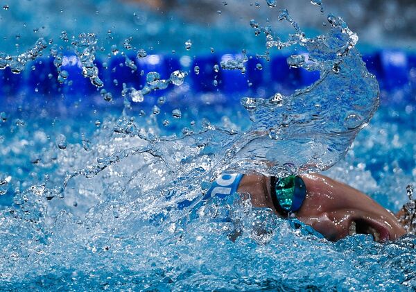 الروسية فيرونيكا بوبوفا في النهائي لبطولة العالم للسباحة ، في فئة 4 х200 م، بودابست - سبوتنيك عربي