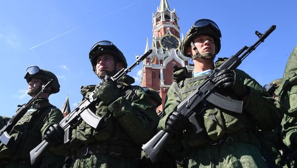 قوات المظلات الروسية تحتفل في موسكو - سبوتنيك عربي