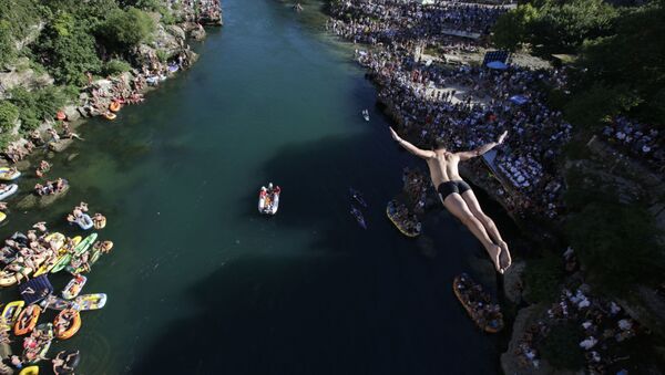 مسابقة القفز من الجسر القديم: في البوسنة والهيرسك، 30 يوليو/ تموز 2017 - سبوتنيك عربي