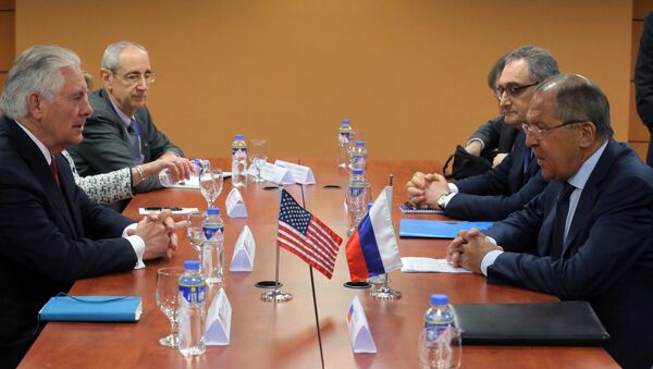 وزير الخارجية الأمريكي ريكس تيلرسون و نظيره وزير الخارجية الروسي سيرغي لافروف - سبوتنيك عربي