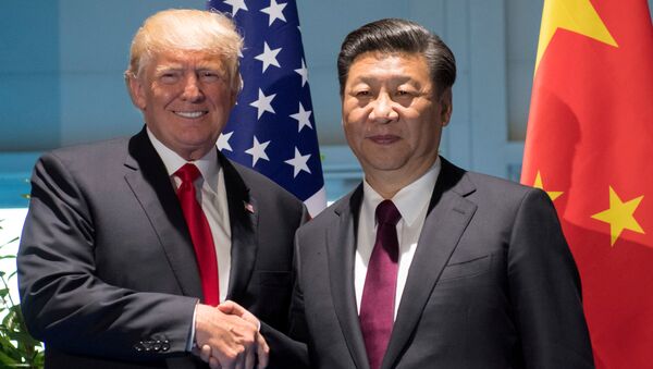 الرئيس الأمريكي دونالد ترامب ونظيره الصيني - سبوتنيك عربي