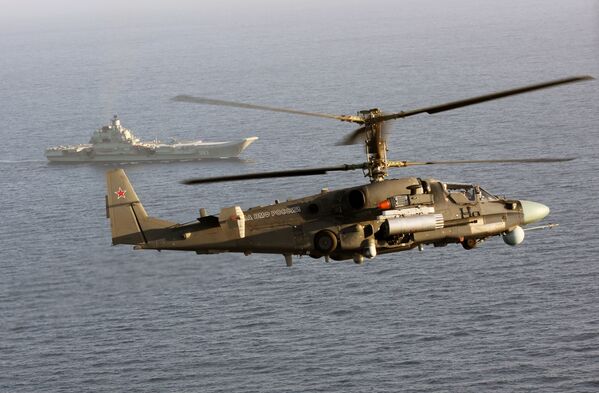 المروحية كا-52كا والطراد الروسي الأميرال كوزنيستوف في البحر المتوسط - سبوتنيك عربي