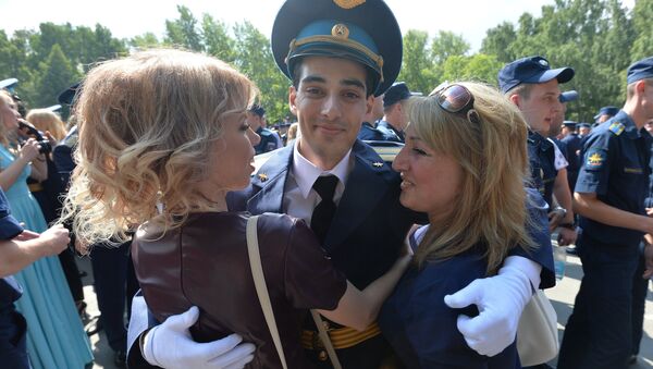 تخريج دفعة جديدة من الضباط في إحدى كليات الطيران الروسية - سبوتنيك عربي