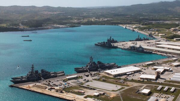 السفن الحربية في ميناء القاعدة البحرية الأمريكية على جزيرة غوام - سبوتنيك عربي