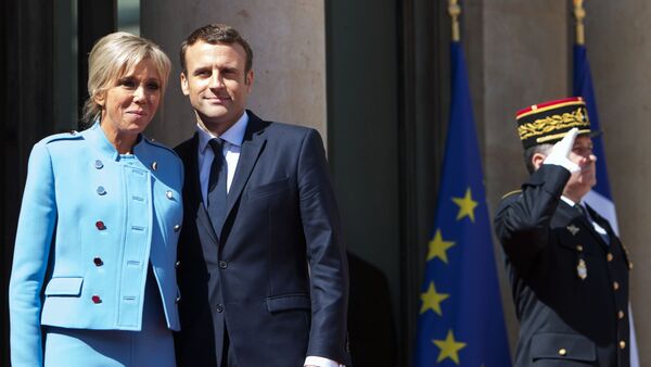 الرئيس الفرنسي ماكرون وزوجته بريجيت - سبوتنيك عربي