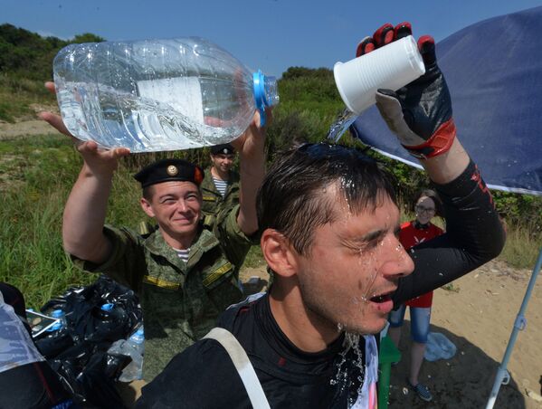 المشاركون في سباق الأبطال في حقل غورنوستاي في مدينة فلاديفوستوك الروسية - سبوتنيك عربي