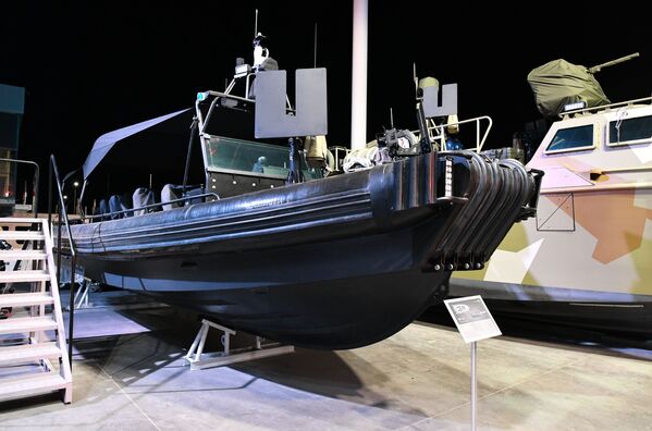 قارب هجومي فائق السرعة بي كا -10 في إطار عرض لأحدث تقنيات كلاشينكوف المتطورة في منتدى الجيش-2017 - سبوتنيك عربي