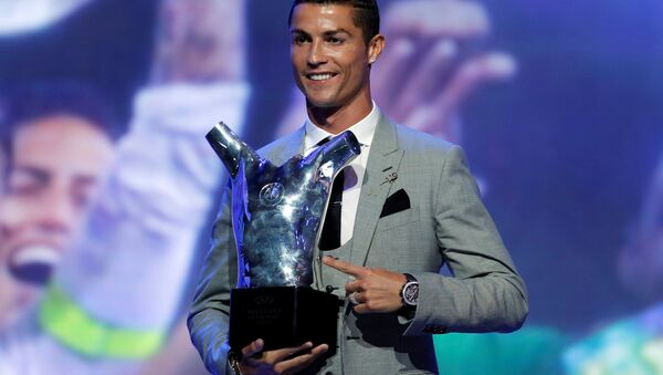 رونالدو يتسلم جائزة أفضل لاعب في أوروبا 2017 - سبوتنيك عربي