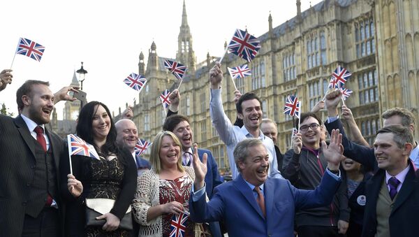 زعيم حزب استقلال المملكة المتحدة نايجل يحتفل بنتائج الاستفتاء - سبوتنيك عربي