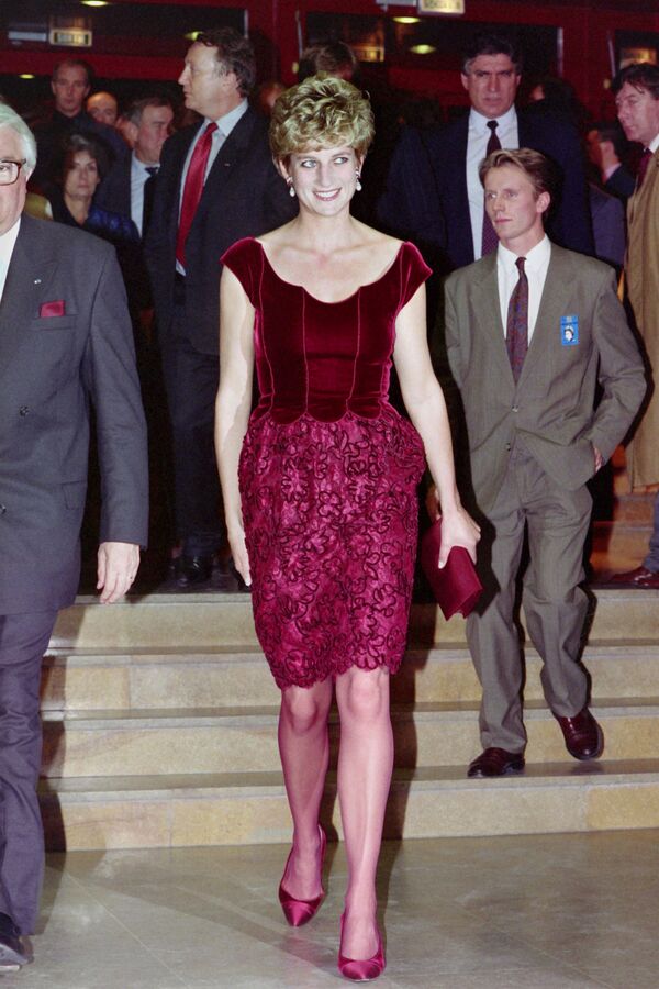 الأميرة ديانا تصل إلى قاعة المؤتمرات ليلي قبيل إلقاء الكلمة الافتتاحية لبول ماكارتني، 1992 - سبوتنيك عربي