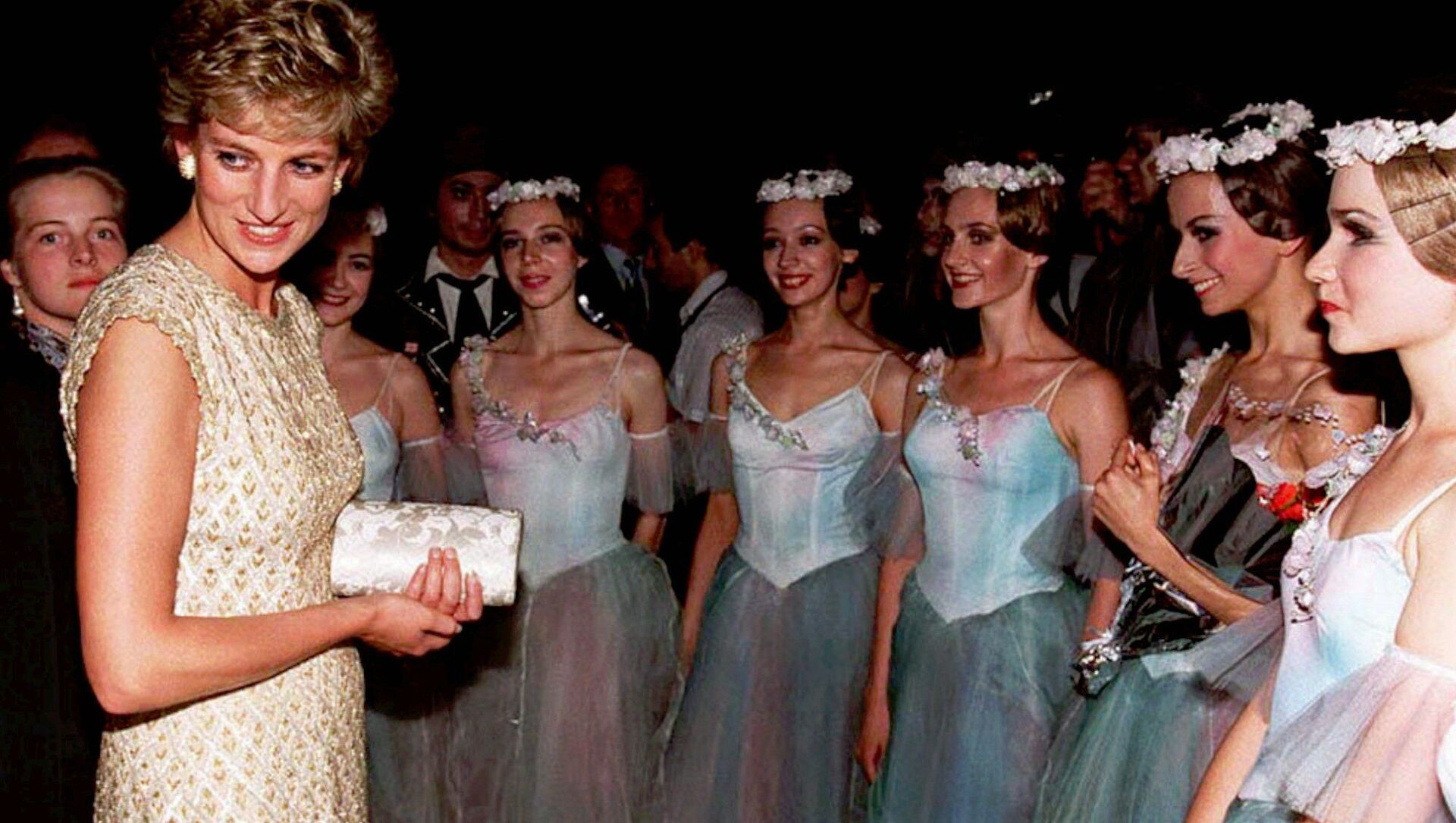 الأميرة ديانا مع راقصات باليه بولشوي (المسرح الكبير الروسي) في موسكو، عام 1995  - سبوتنيك عربي, 1920, 08.04.2021