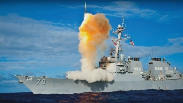 مدمرة أمريكية تطلق صاروخ إس إم 6 - سبوتنيك عربي