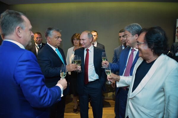 رئيس الوزراء المجري فيكتور أوربان والرئيس الروسي فلاديمير بوتين بعد مراسم افتتاح يطولة العالم الـ31 للجودو العالمية  في بودابست، المجر - سبوتنيك عربي