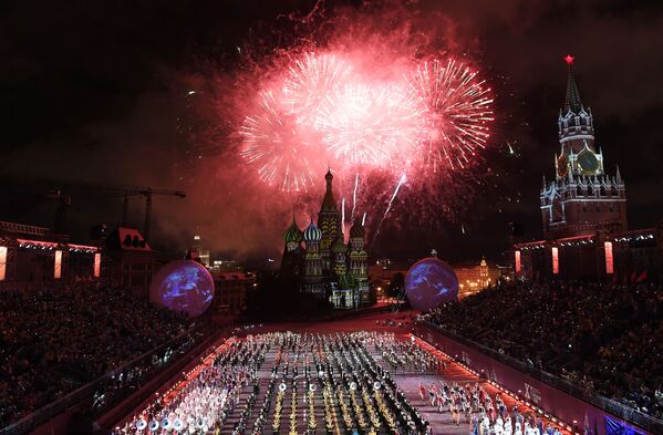 انطلاق المهرجان الدولي للموسيقى العسكرية سباسكايا باشنيا في الساحة الحمراء، موسكو - سبوتنيك عربي