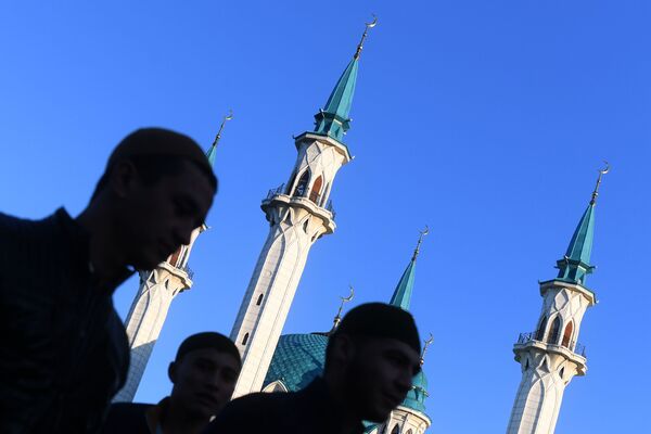 المسلمون حول مسجد قول شريف في قازان، جمهورية تتارستان - سبوتنيك عربي