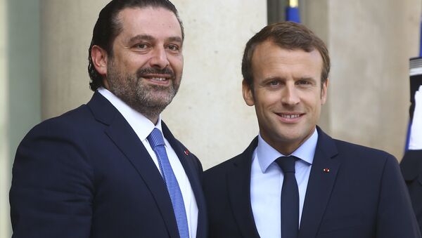 الرئيس الفرنسي إيمانويل ماكرون يرحب برئيس الوزراء اللبناني سعد الحريري في باريس، فرنسا 1 سبتمبر/ أيلول 2017 - سبوتنيك عربي