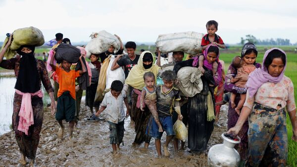 اللاجئين يعبرون الحدود من ميانمار إلى بنغلاديش - سبوتنيك عربي