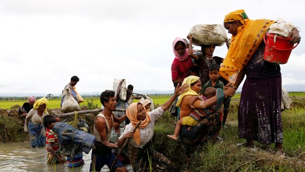 اللاجئين يعبرون الحدود من ميانمار إلى بنغلاديش - سبوتنيك عربي