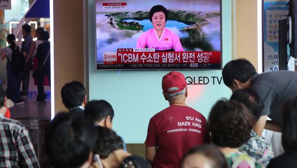 سكان كوريا الجنوبية يشاهدون التجارب النووية لكوريا الشمالية - سبوتنيك عربي