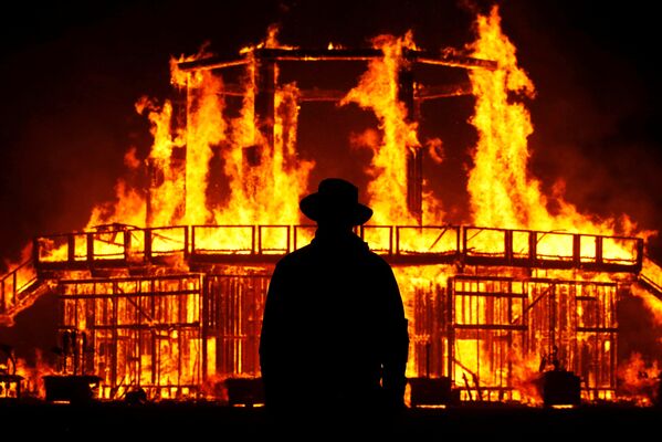 حارس دمية الرجل المحترق في المهرجان في أمريكا - سبوتنيك عربي