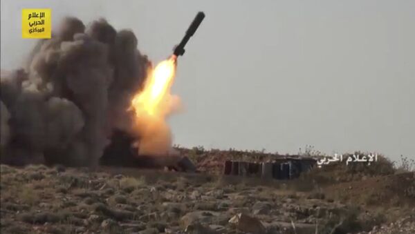 قوات المقاومة حزب الله تطلق صواريخ باتجاه إرهابيين على الحدود اللبنانية السورية،22 يوليو/ تموز 2017 - سبوتنيك عربي