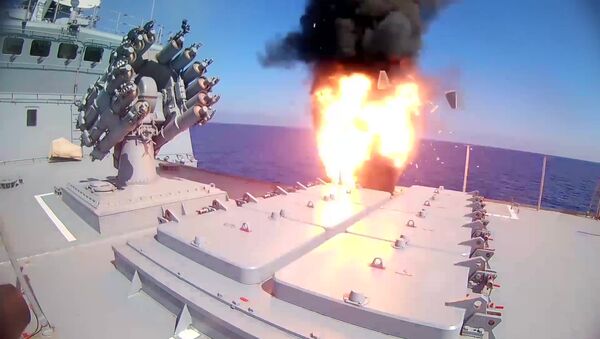 Russian frigate Admiral Essen launches Kalibr cruise missiles at ISIS facilities (the Islamic State international terrorist organization banned in Russia) near Palmyra - سبوتنيك عربي