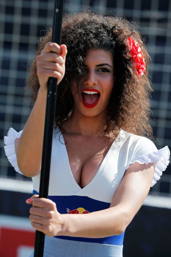 فتيات فريق الاستقبال والتشجيع في سباق الجائزة الكبرى لـ فورمولا-1 في جيريز دي لا فرونتيرا، إسبانيا 24 أبريل/ نيسان 2016 - سبوتنيك عربي