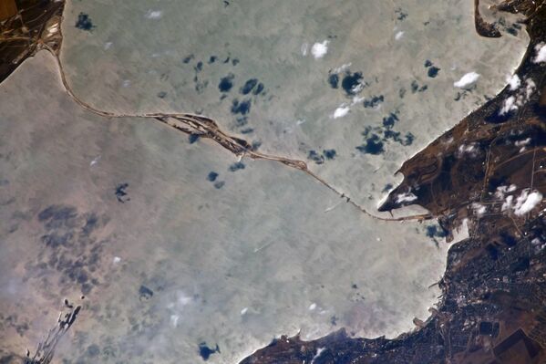 صور من الفضاء لبناء جسر القرم (كيرتشينسك) - سبوتنيك عربي