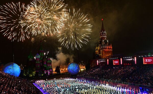انتهاء فعاليات المهرجان الدولي سباسكايا باشنيا للموسيقى العسكرية على الساحة الحمراء في موسكو، روسيا 4 سبتمبر/ أيلول 2017 - سبوتنيك عربي