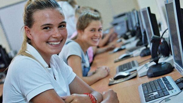 اختبارات قبول تمهيدية للفتيات في مدرسة كراسنودار للطيران - سبوتنيك عربي