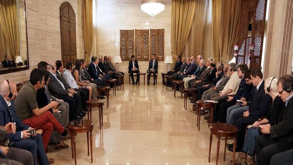 لقاء الأسد ووفد الملتقى النقابي الدولي - سبوتنيك عربي