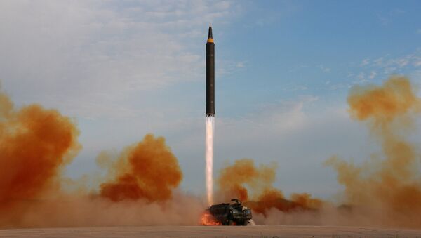 إطلاق صاروخ من طراز هواسونغ-12 (Hwasong-12)، كوريا الشمالية، 16 سبتمبر/ أيلول 2017 - سبوتنيك عربي