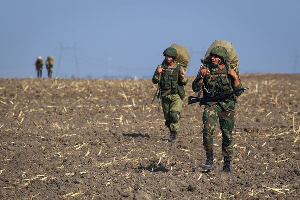 قوات الجيش الروسي والمصري خلال مناورات حماة الصداقة-2017 في إقليم كراسنودار - سبوتنيك عربي